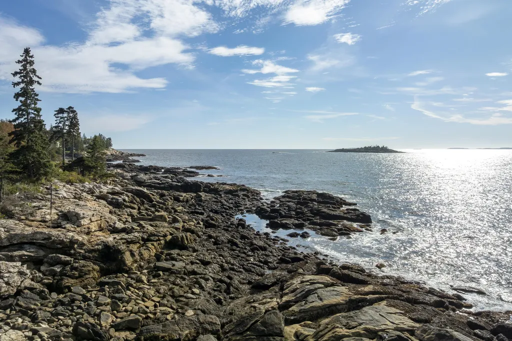 26 Miradon Lane Southport ME 04576