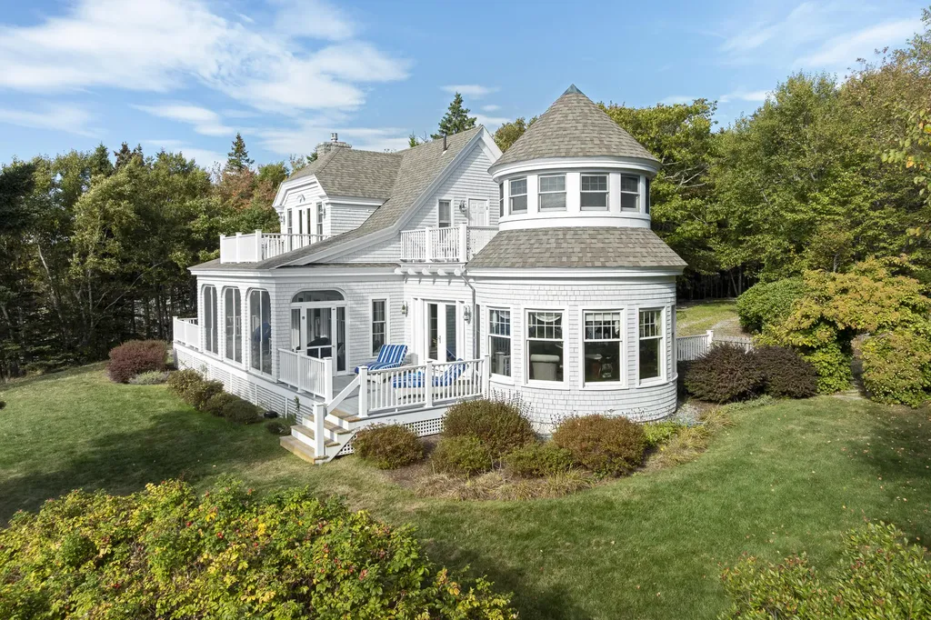 26 Miradon Lane Southport ME 04576