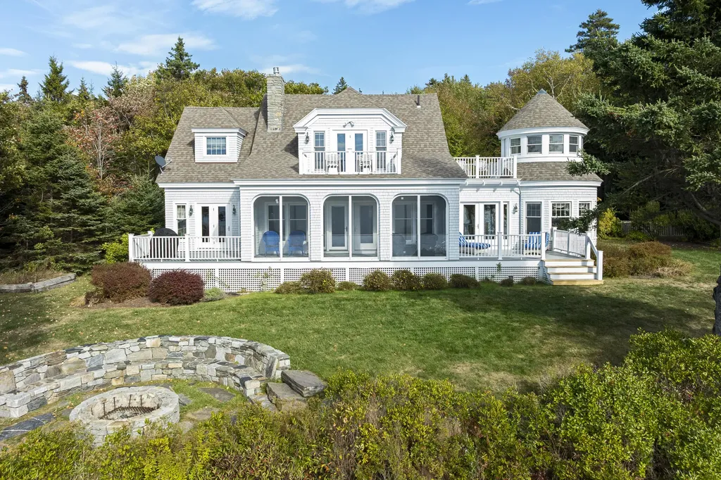 26 Miradon Lane Southport ME 04576