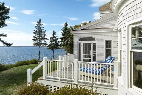 26 Miradon Lane Southport ME 04576