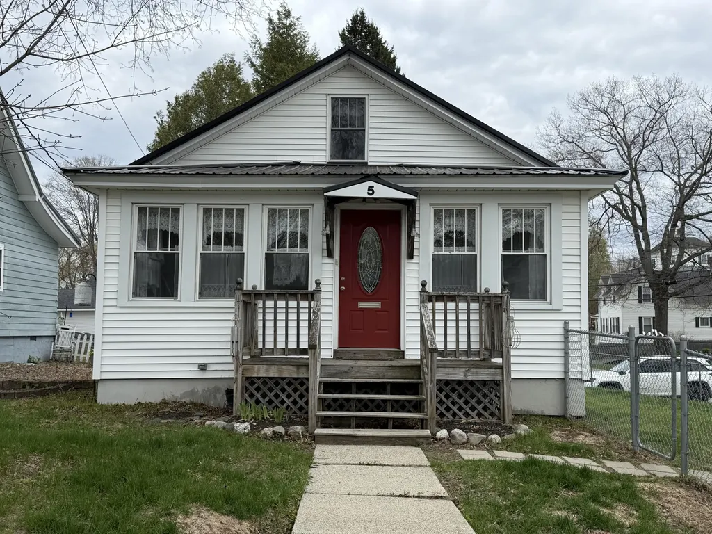 5 Spruce Street East Millinocket ME 04430