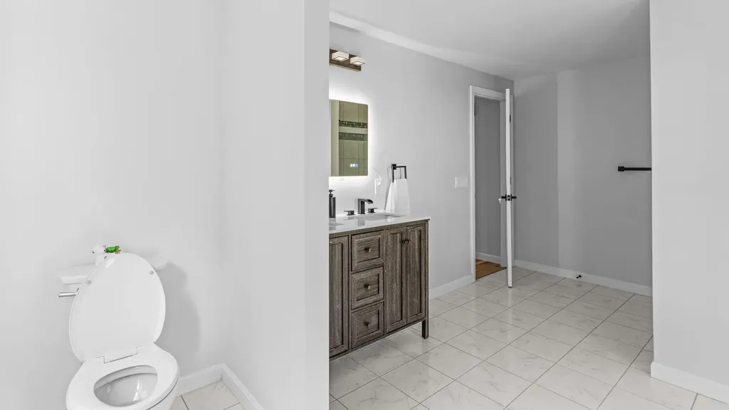 16 Dyer Road Raymond ME 04071