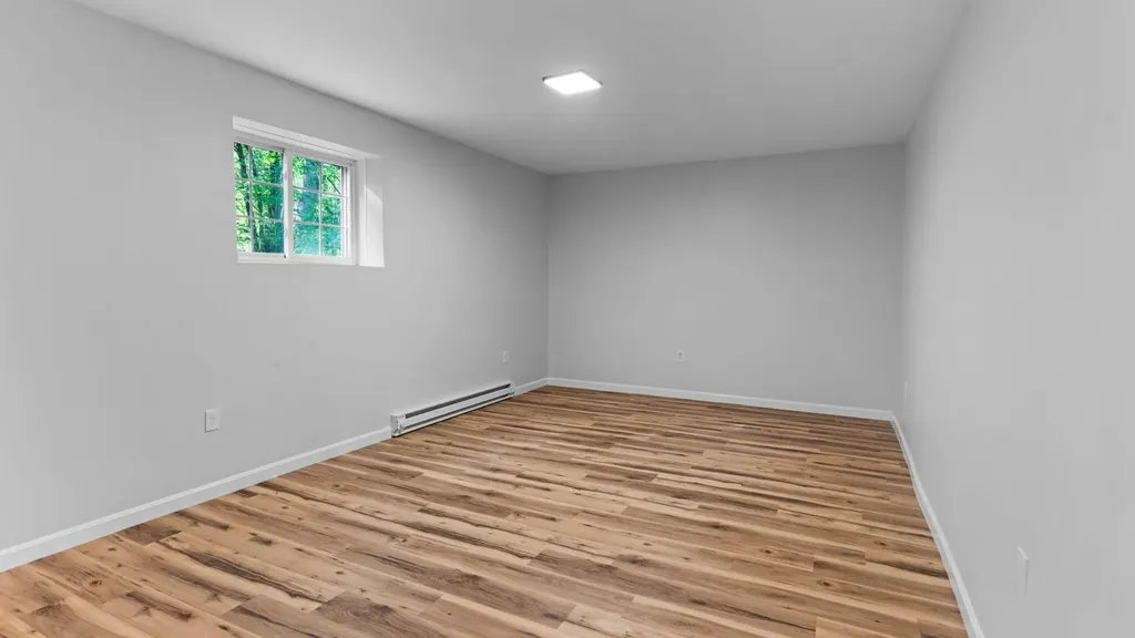 16 Dyer Road Raymond ME 04071