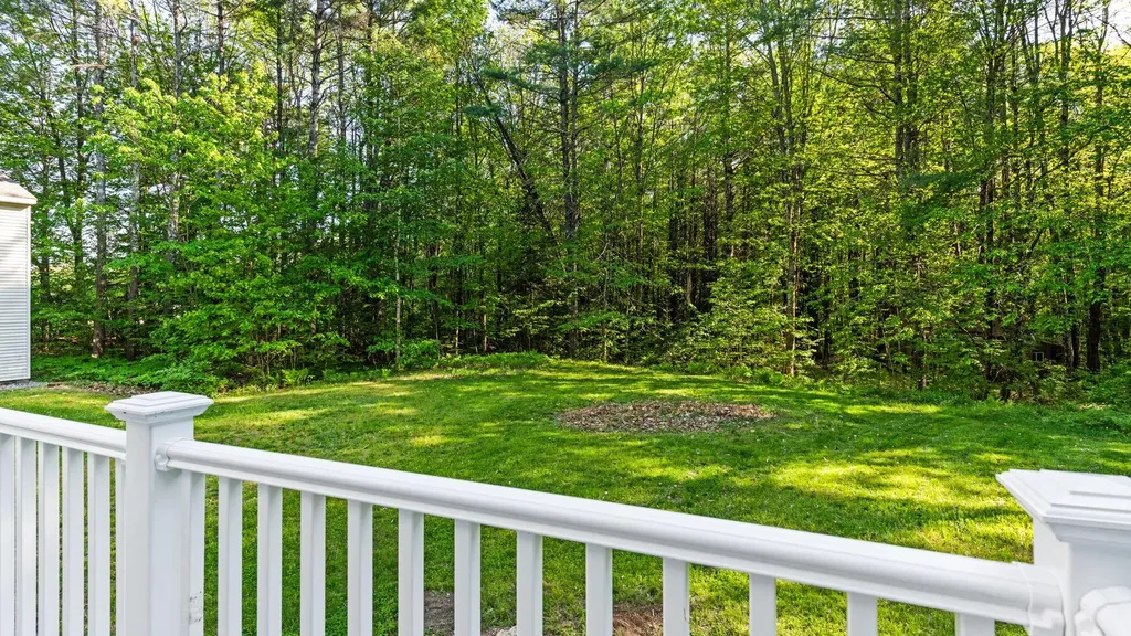 16 Dyer Road Raymond ME 04071