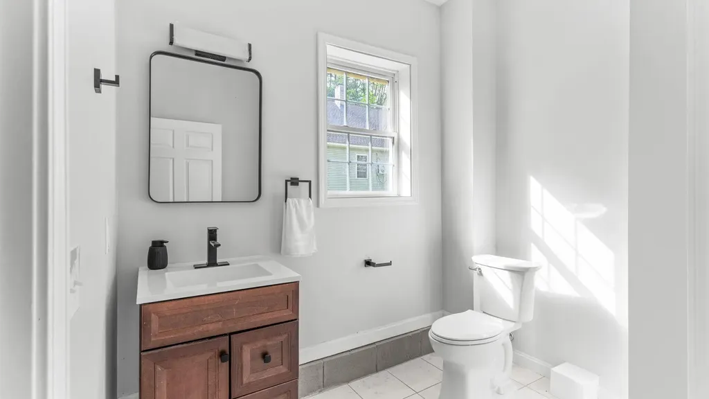16 Dyer Road Raymond ME 04071