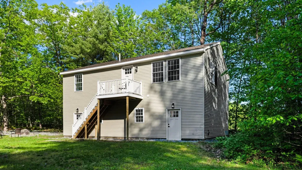 16 Dyer Road Raymond ME 04071