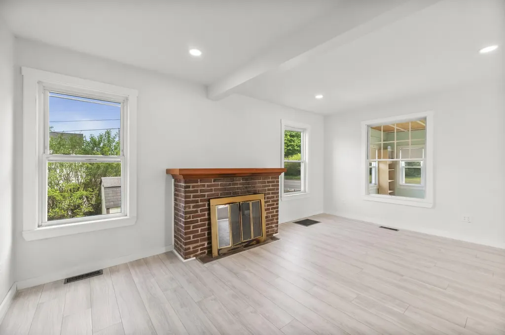 826 Riverside Augusta ME 04330