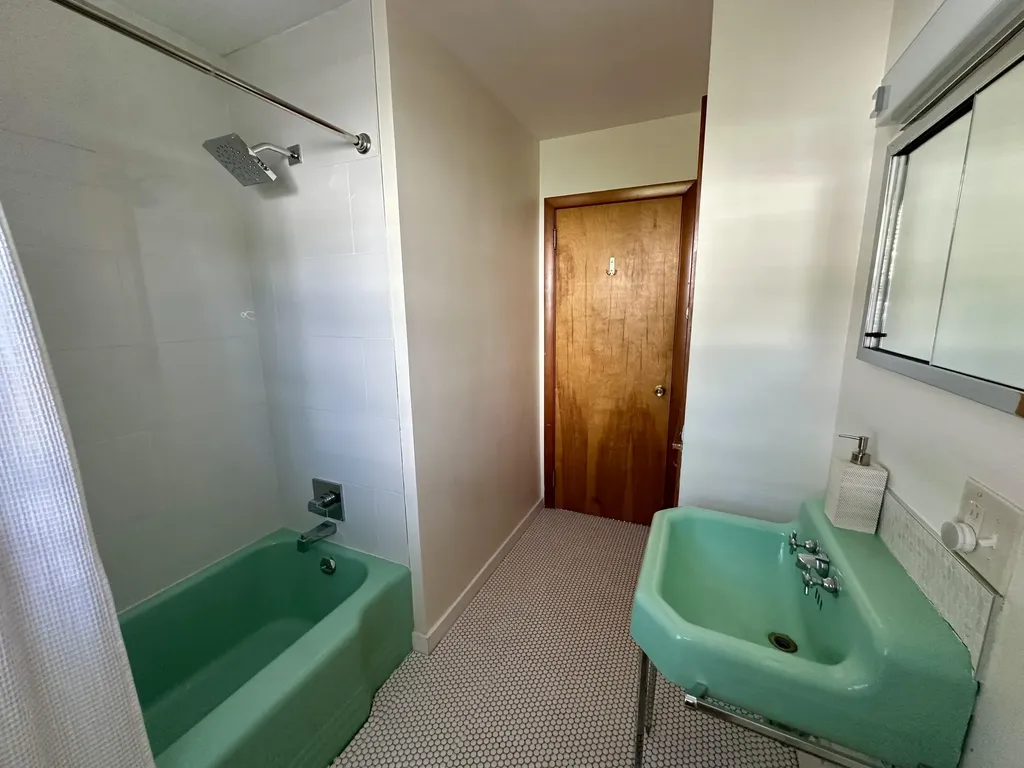 28 1/2 Mclellan Street Brunswick ME 04011