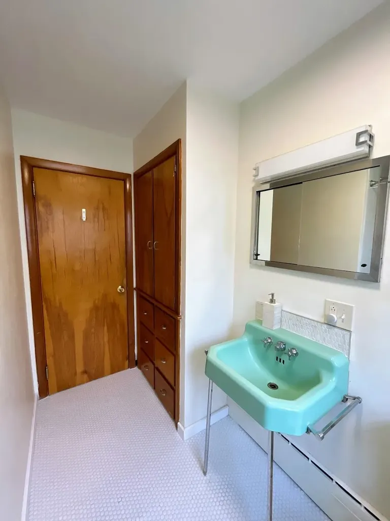 28 1/2 Mclellan Street Brunswick ME 04011