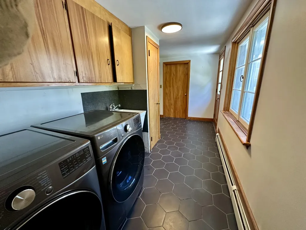 28 1/2 Mclellan Street Brunswick ME 04011