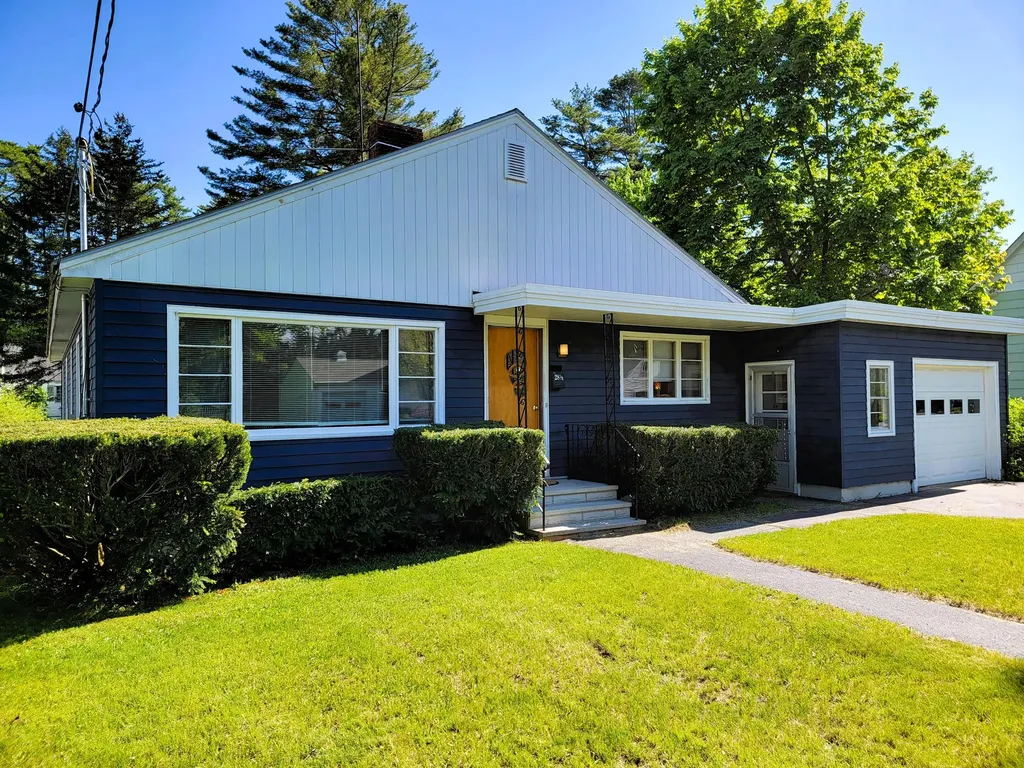 28 1/2 Mclellan Street Brunswick ME 04011