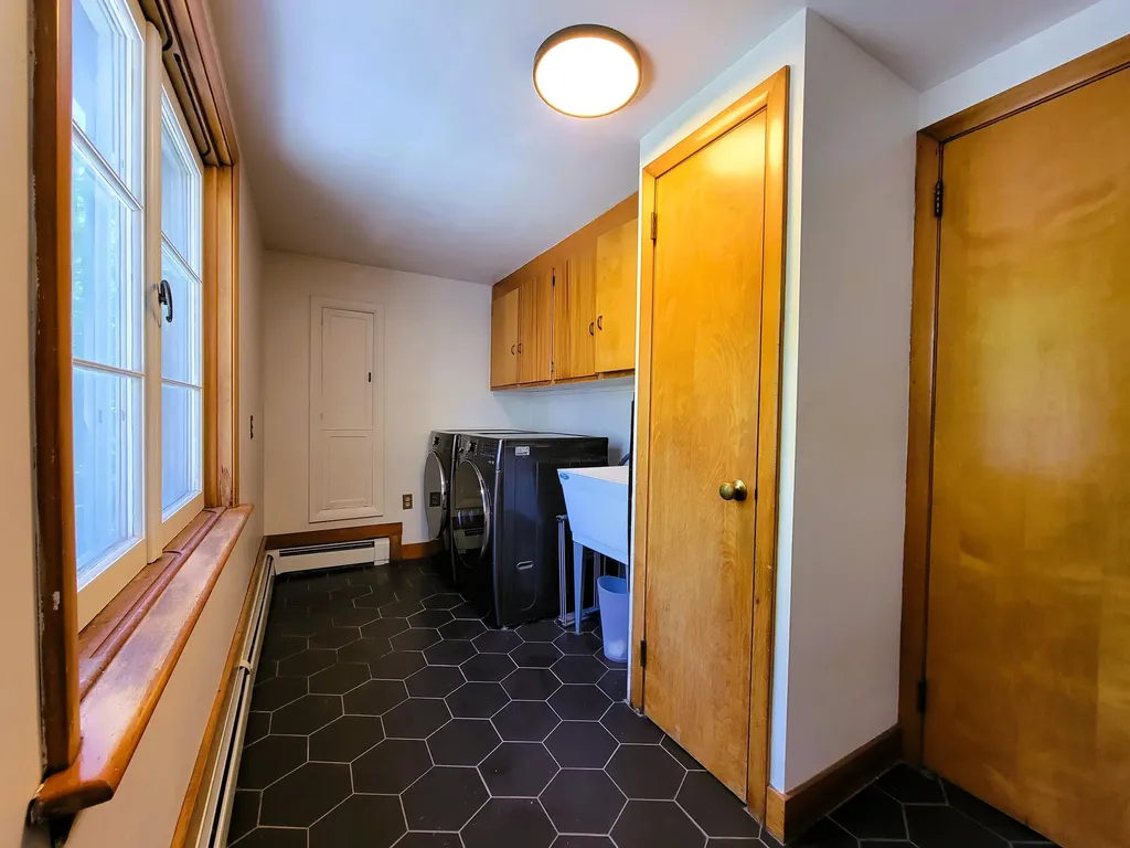 28 1/2 Mclellan Street Brunswick ME 04011