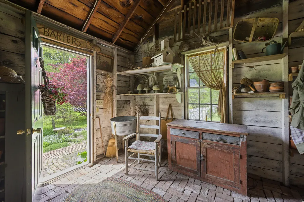 367 East Side Road Boothbay ME 04571