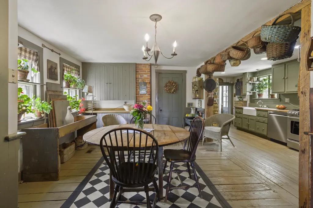 367 East Side Road Boothbay ME 04571