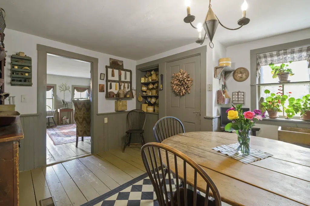 367 East Side Road Boothbay ME 04571