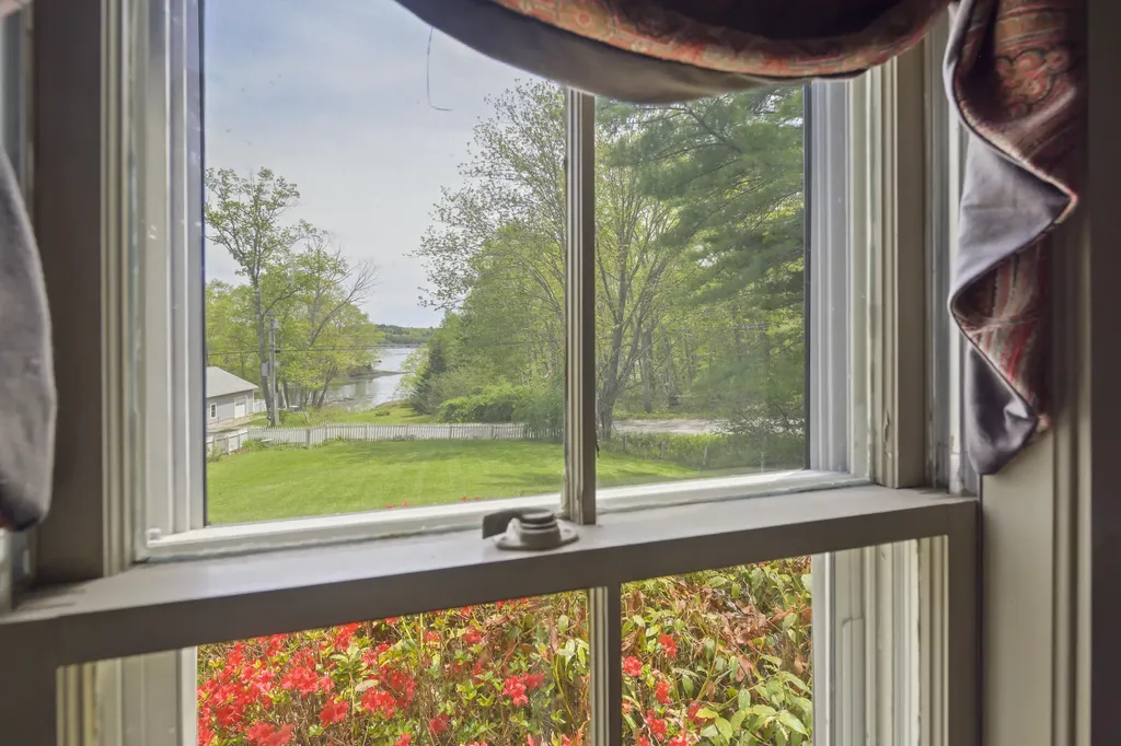 367 East Side Road Boothbay ME 04571