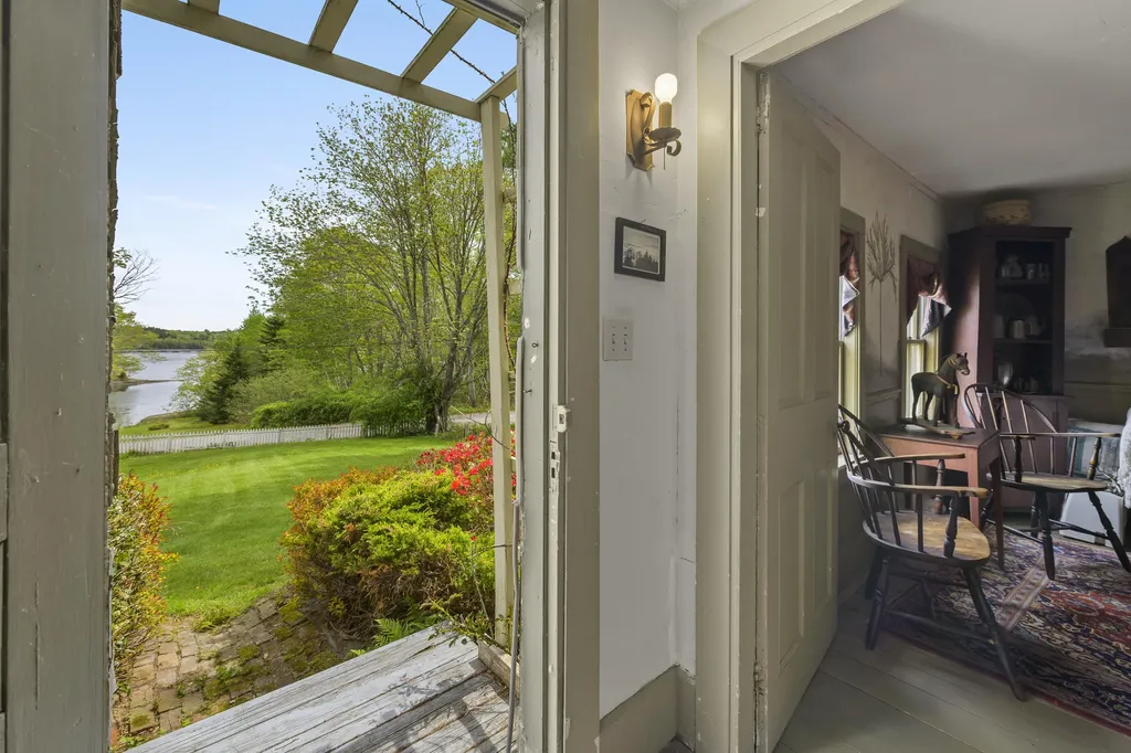 367 East Side Road Boothbay ME 04571