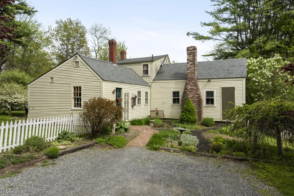 367 East Side Road Boothbay ME 04571