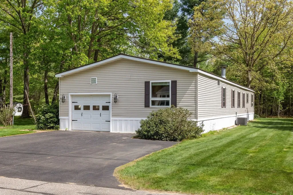 31 Marsh Brook Crossing Sanford ME 04073