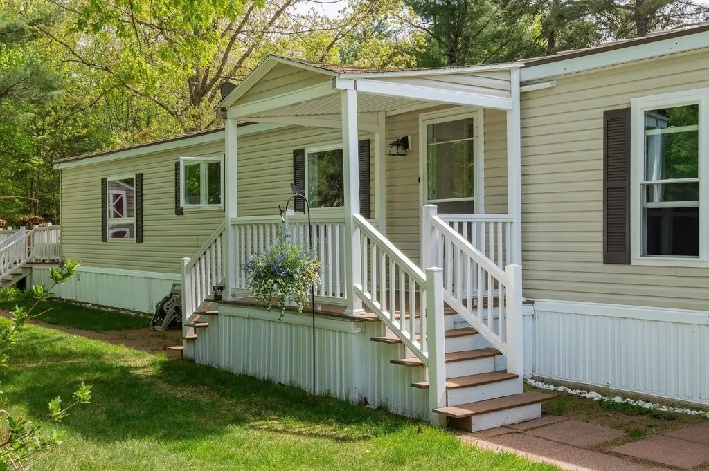31 Marsh Brook Crossing Sanford ME 04073