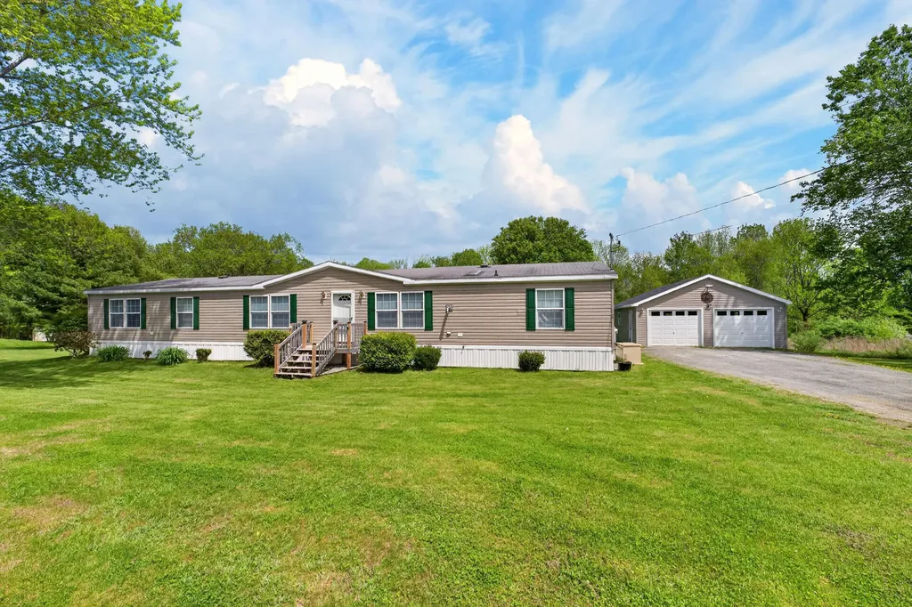 15 Kelly Court Sidney ME 04330