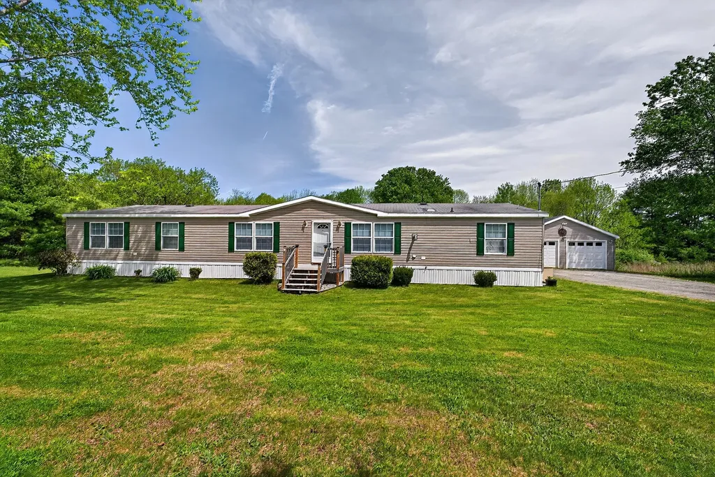 15 Kelly Court Sidney ME 04330