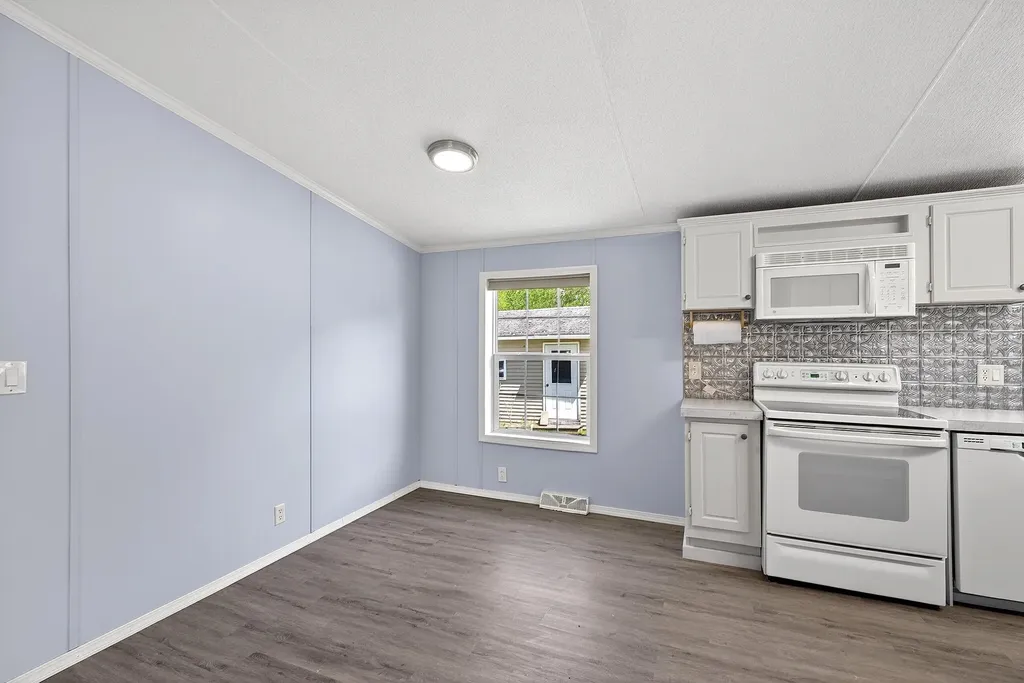 15 Kelly Court Sidney ME 04330
