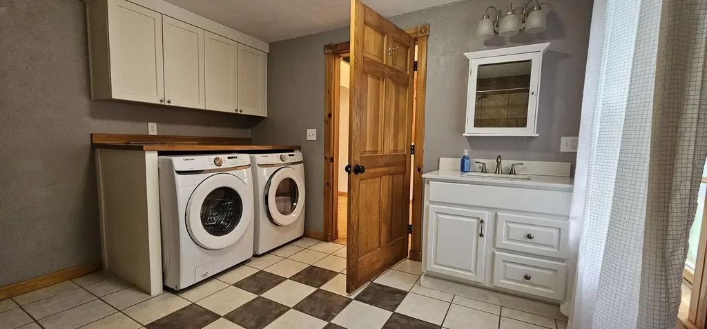 130 Middle Road Oakland ME 04963