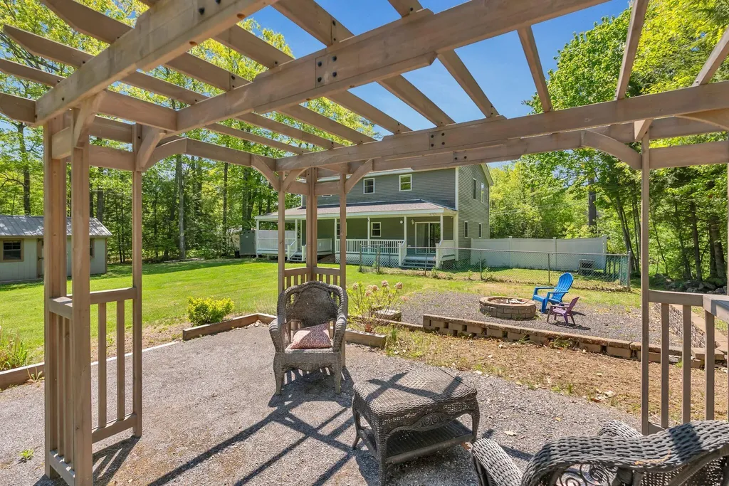 256 Narrows Pond Road Winthrop ME 04364
