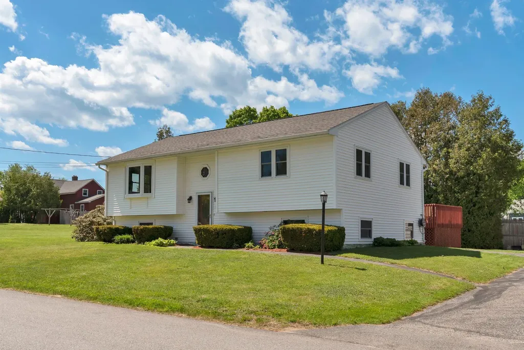 16 Leland Street Lewiston ME 04240