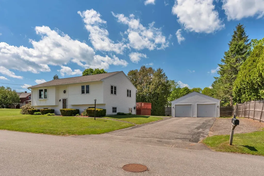 16 Leland Street Lewiston ME 04240