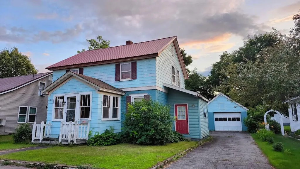 28 Eastland Avenue Millinocket ME 04462