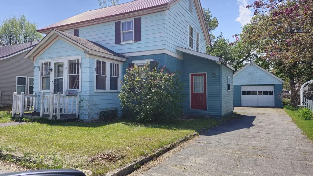 28 Eastland Avenue Millinocket ME 04462