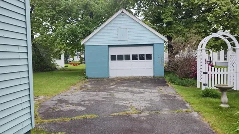 28 Eastland Avenue Millinocket ME 04462