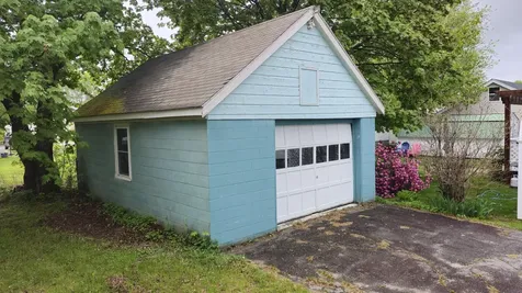 28 Eastland Avenue Millinocket ME 04462