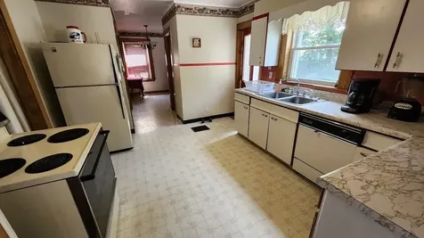 28 Eastland Avenue Millinocket ME 04462