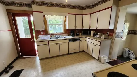 28 Eastland Avenue Millinocket ME 04462