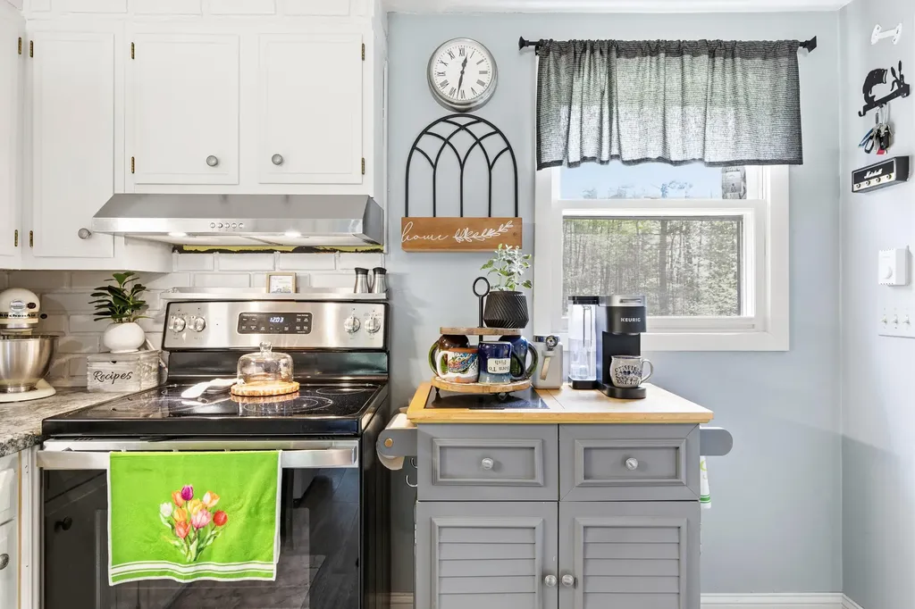 82 Oak Hill Road Otisfield ME 04270