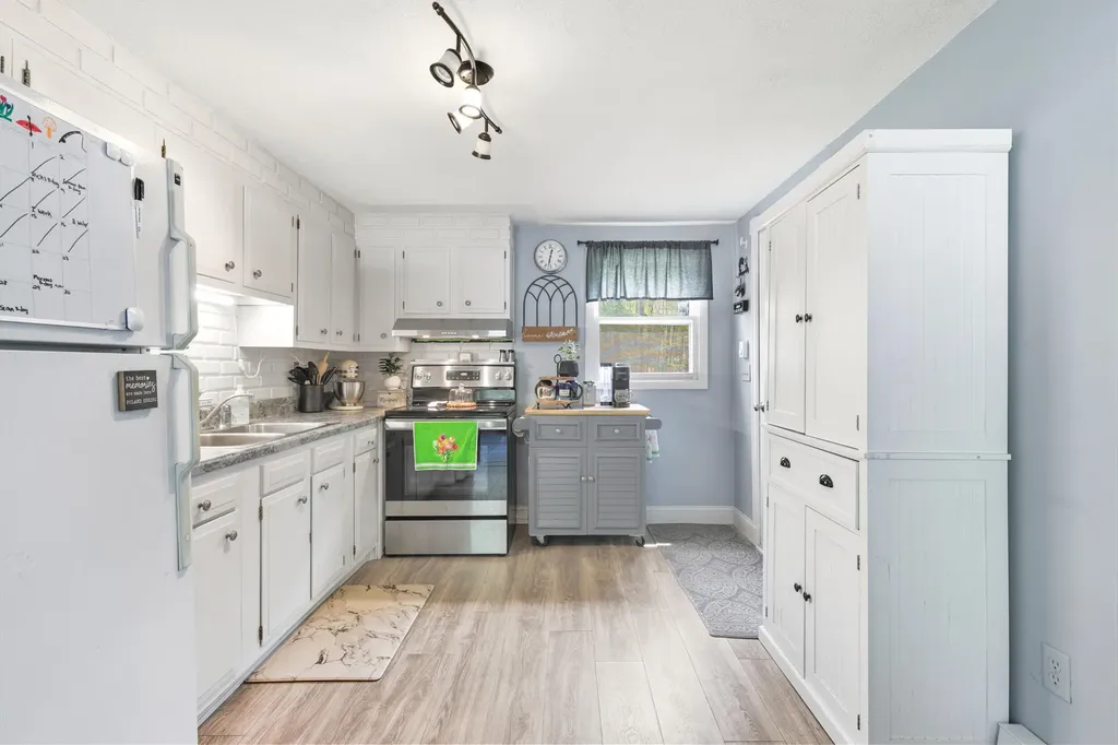 82 Oak Hill Road Otisfield ME 04270