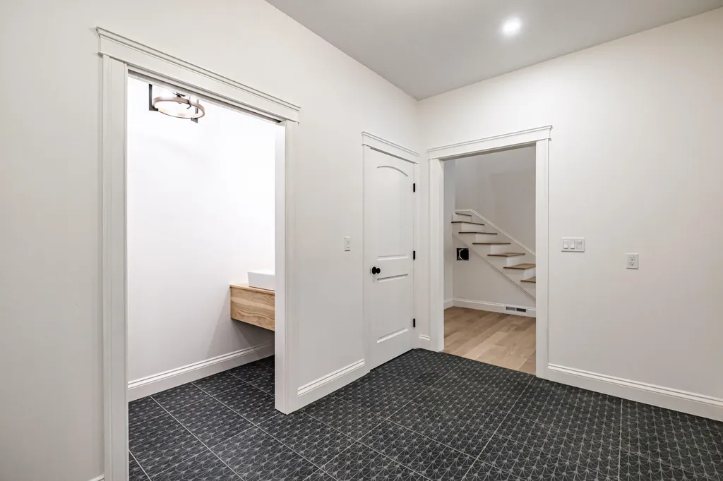 108 Highland Cliff Windham ME 04062