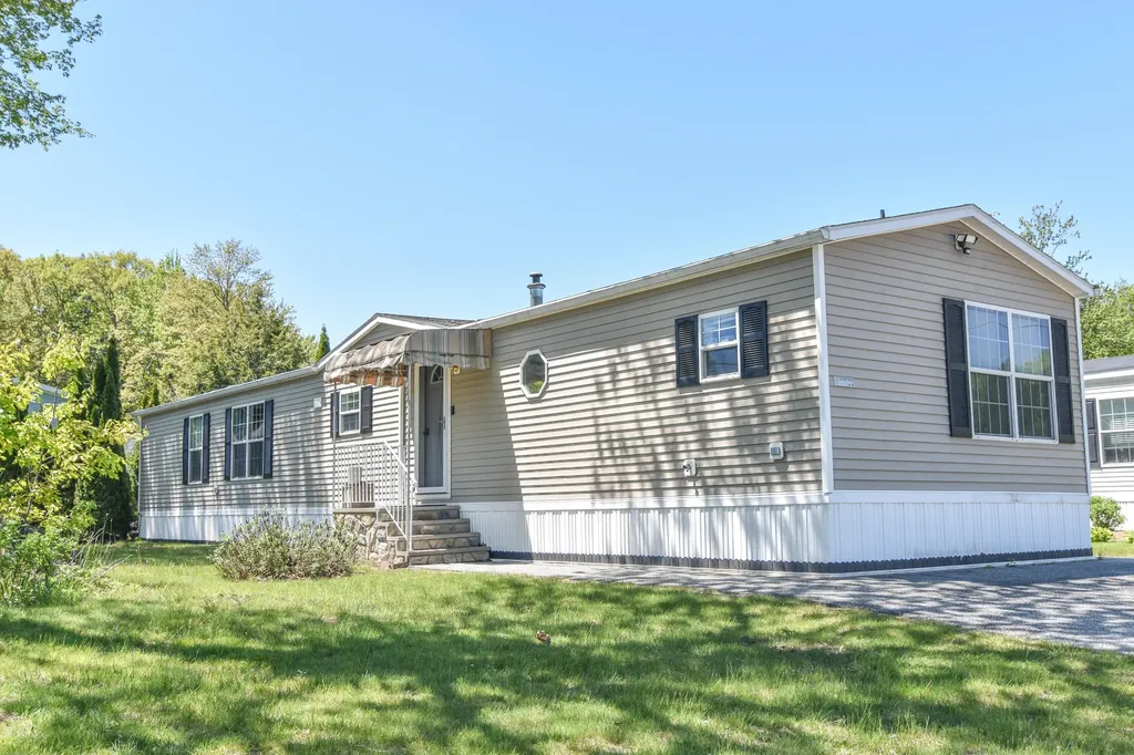 8 Jordan Drive Lisbon ME 04252