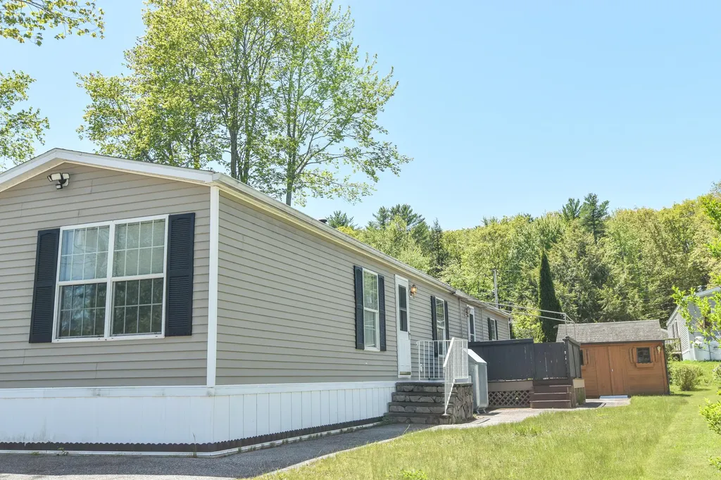 8 Jordan Drive Lisbon ME 04252