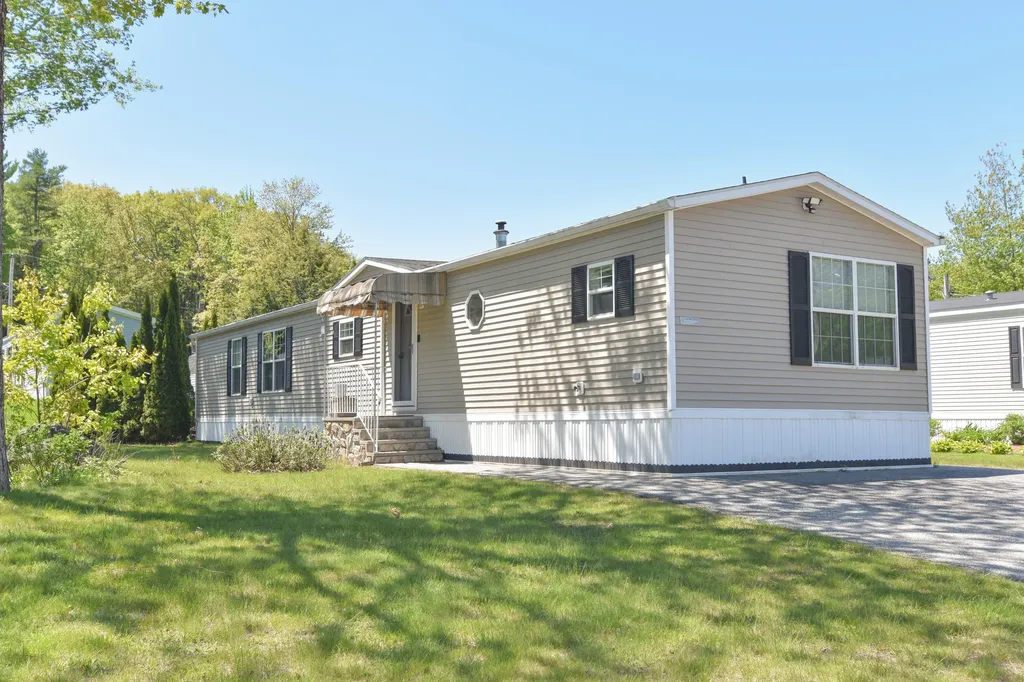 8 Jordan Drive Lisbon ME 04252