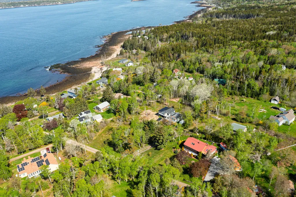 23 Massasoit Drive Bristol ME 04554
