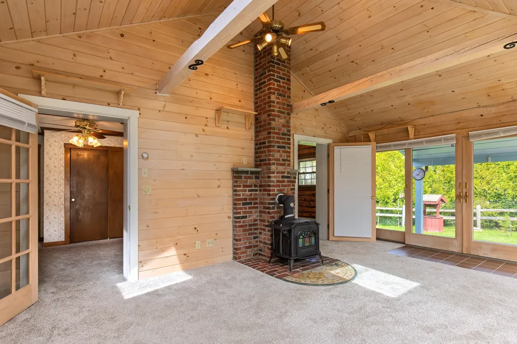 23 Massasoit Drive Bristol ME 04554