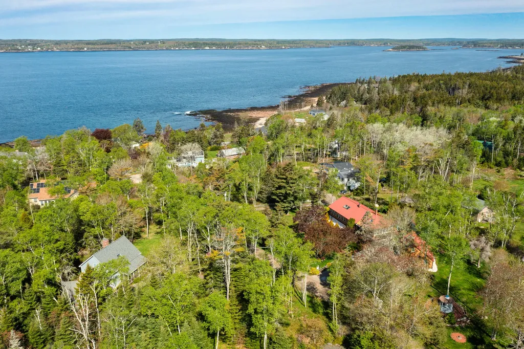 23 Massasoit Drive Bristol ME 04554