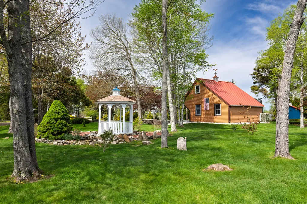 23 Massasoit Drive Bristol ME 04554