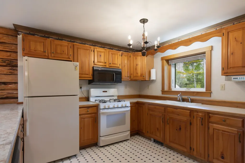 23 Massasoit Drive Bristol ME 04554