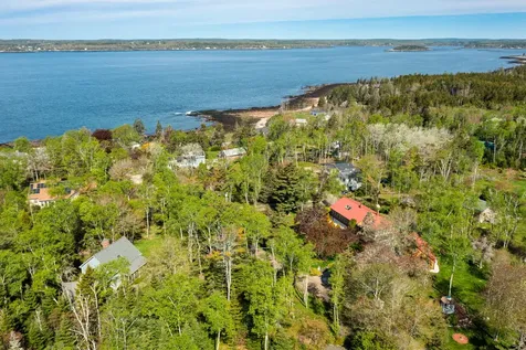 23 Massasoit Drive Bristol ME 04554