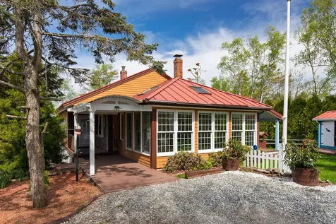 23 Massasoit Drive Bristol ME 04554